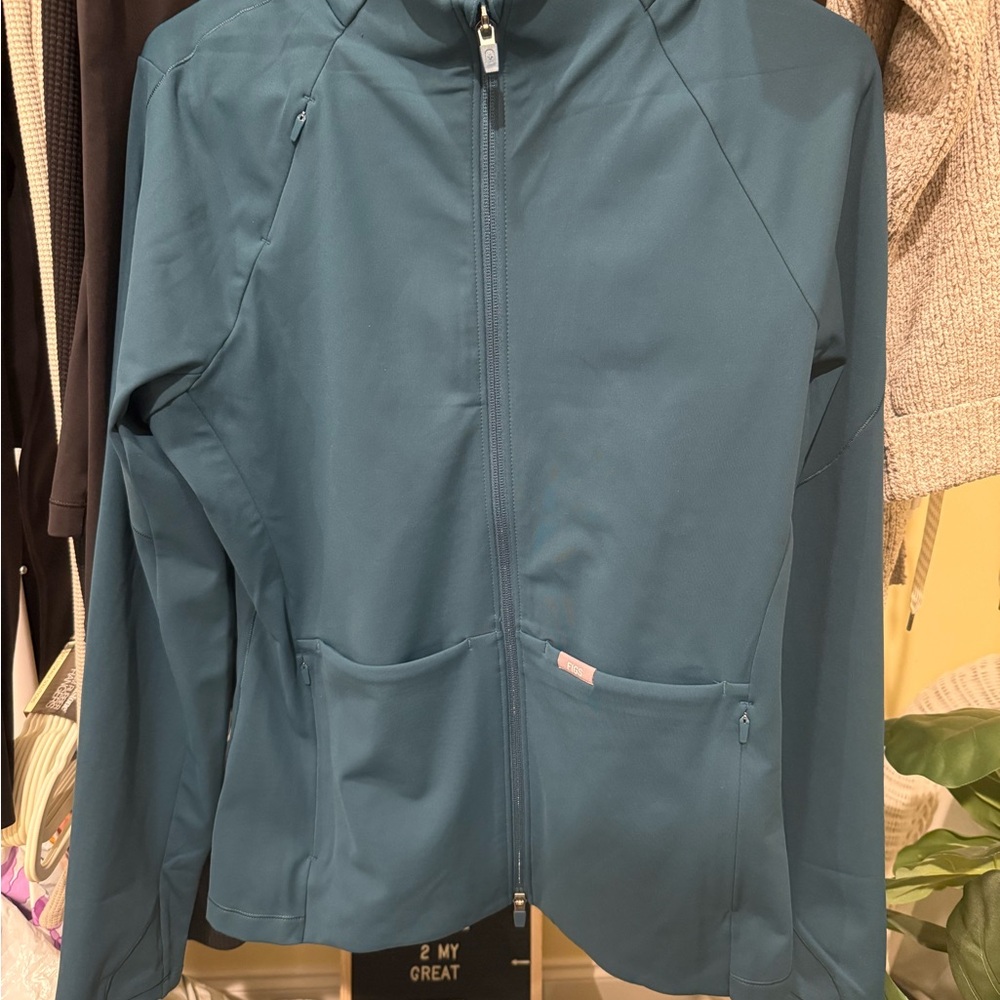 Figs ContourKnit Scrub Jacket - Picture 4 of 7